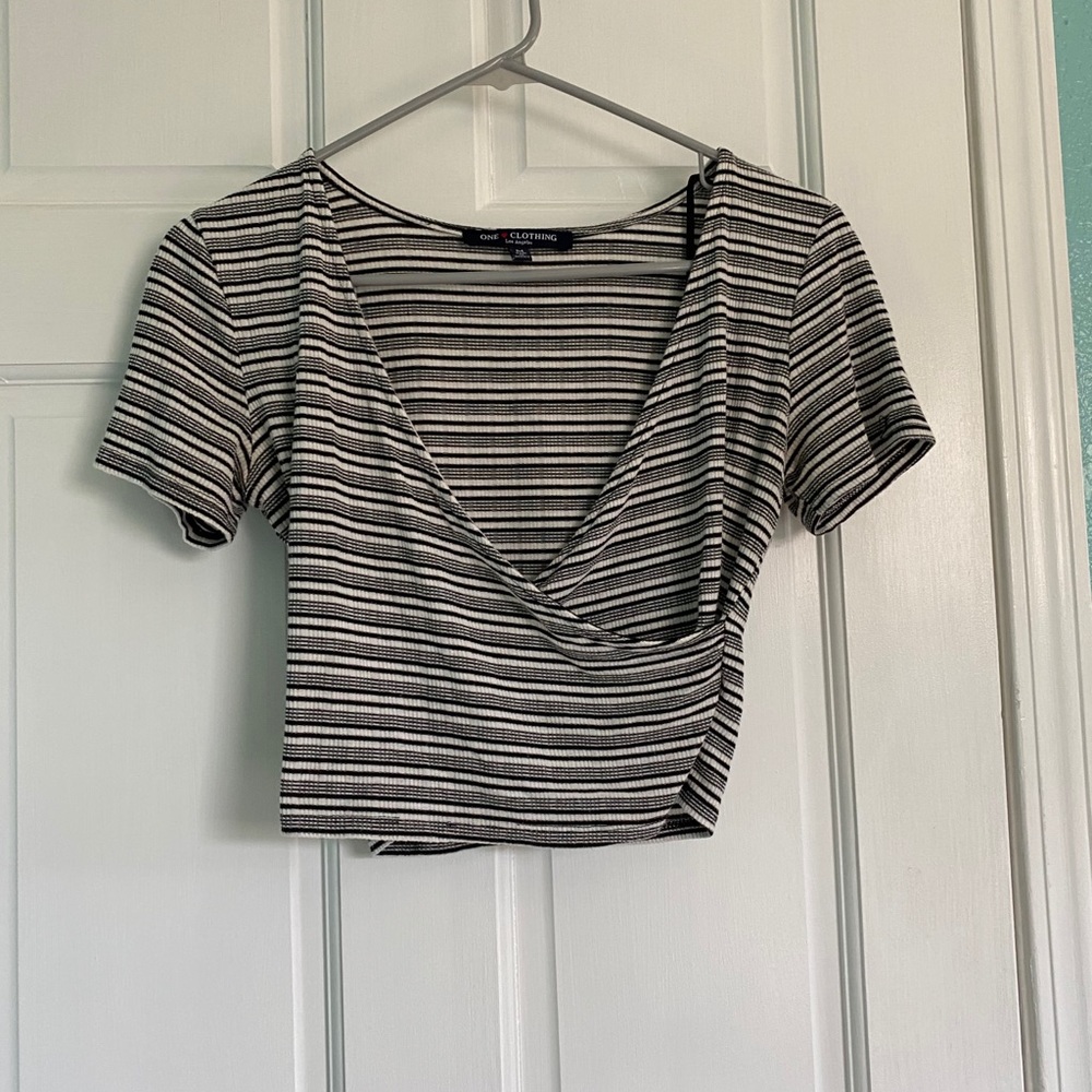 ⭐️5 for 25 ⭐️ Faux Wrap Shirt